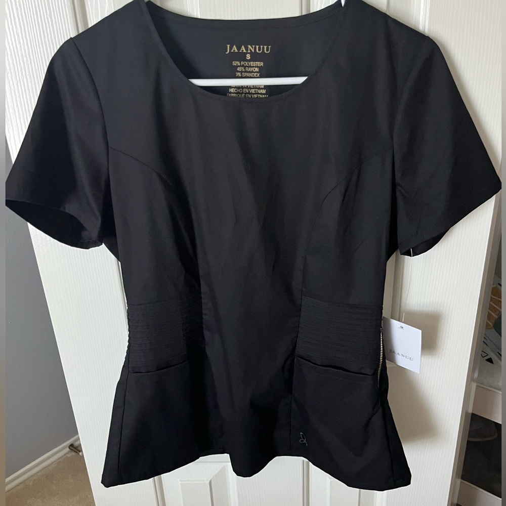 NWT black Janus scrub top gold zipper
